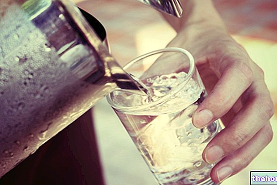 ठंडा पानी पीना: जोखिम और लाभ