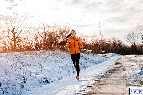 Трчање зими: загревање, техника и предности трчања по хладноћи