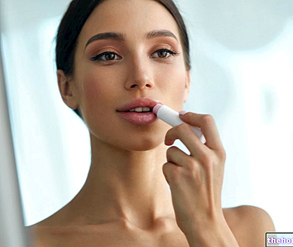 Consejos de maquillaje femenino: maquillaje de labios