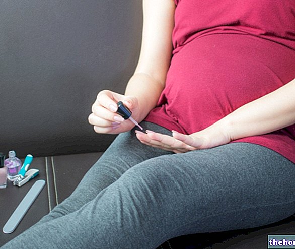Vernis à ongles pendant la grossesse : peut-on l'utiliser ?
