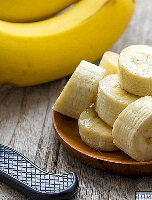 Comment couper une banane en tranches sans l'éplucher et sans couteau