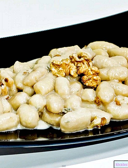 Baltymų gnocchi su gorgonzola ir graikiniais riešutais