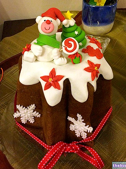 Panettone decorat cu pastă de zahăr - Cutie cadou pentru tort