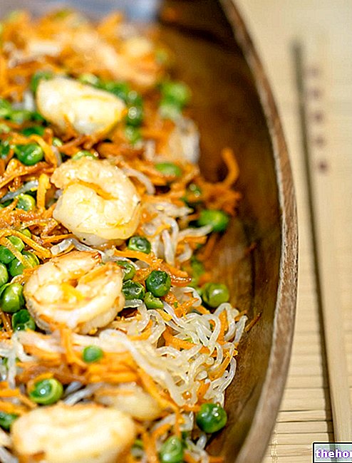 Špagety s pěti kaloriemi s krevetami a hráškem - nudle Shirataki nebo Konjac