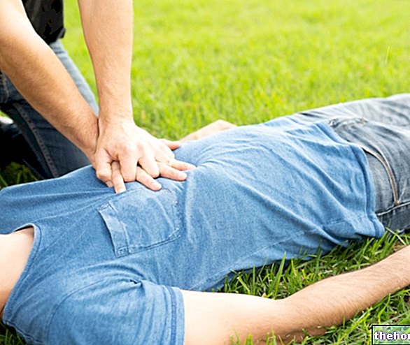 Kardiopulmonális újraélesztés - CPR: mire használják és hogyan gyakorolják felnőtteknél és gyermekeknél