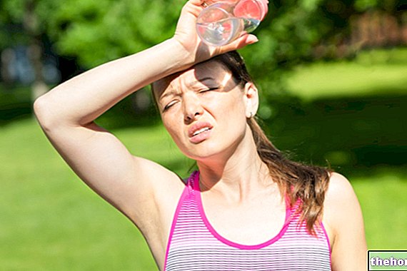 Galvos skausmas nuo saulės: kas tai yra, priežastys, priemonės