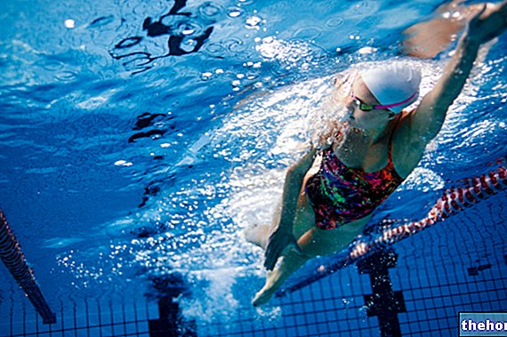 ملابس السباحة والنظارات الواقية وإكسسوارات السباحة الأخرى: دليل الشراء