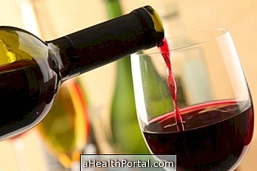 Boire 1 verre de vin par jour aide à prévenir les crises cardiaques